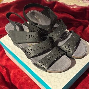 Aetrex Women's Black Wedge Sandals size 40 European,  9-9.5 US. Comfort shoes.